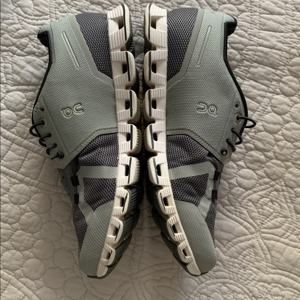 On Running Women's Black and Gray Athletic Shoes | Size 7.5 - Picture 6 of 10